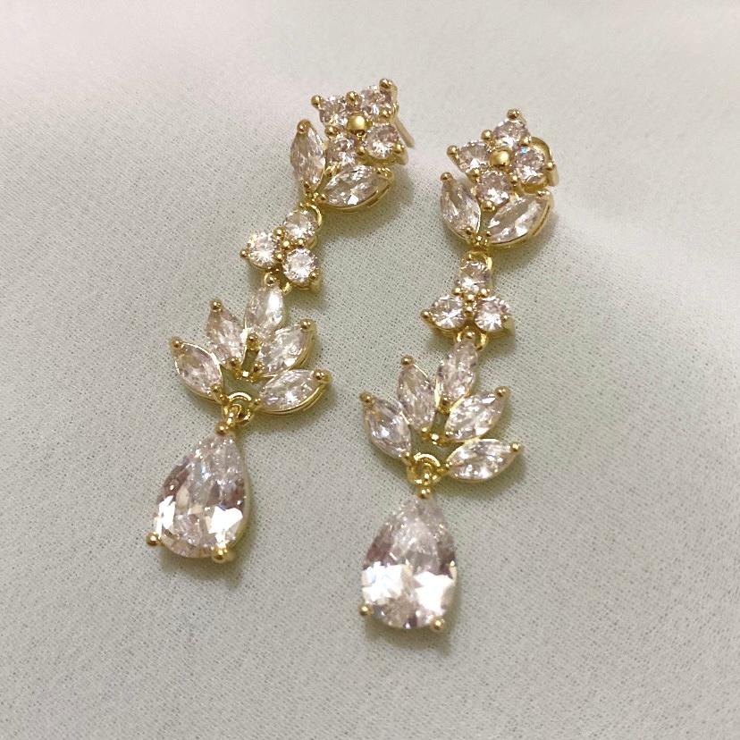 ZAKOL Zircon Leaf Earrings